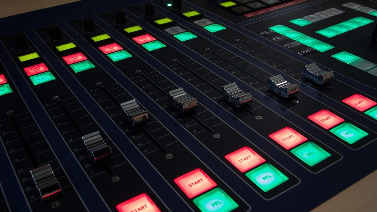picture of a sound mixer